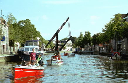 Zeilcentrum de Friese Meren: met Polyvalken door Sneek